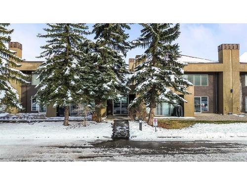 8-122 Village Heights Sw, Calgary, AB - Outdoor
