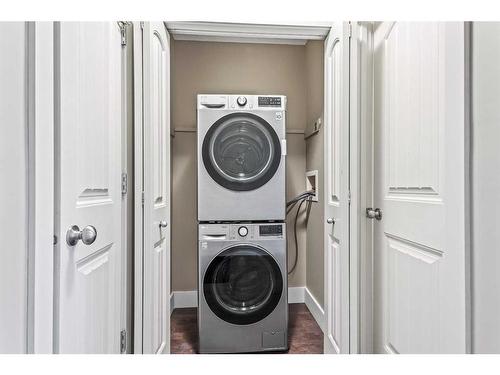 8-122 Village Heights Sw, Calgary, AB - Indoor Photo Showing Laundry Room