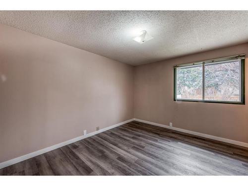 723 Cantrell Drive Sw, Calgary, AB - Indoor Photo Showing Other Room