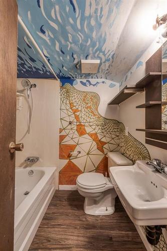 723 Cantrell Drive Sw, Calgary, AB - Indoor Photo Showing Bathroom