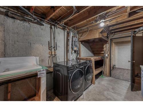723 Cantrell Drive Sw, Calgary, AB - Indoor Photo Showing Laundry Room