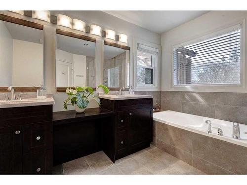216 Signal Hill Place Sw, Calgary, AB - Indoor Photo Showing Bathroom
