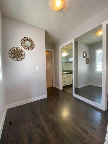 212 15 Avenue Nw, Calgary, AB - Indoor Photo Showing Other Room