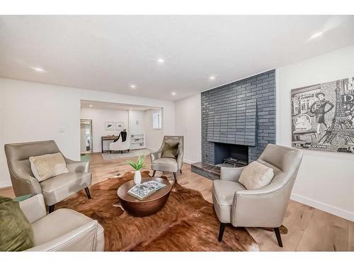 2104 Urbana Road Nw, Calgary, AB - Indoor Photo Showing Living Room With Fireplace