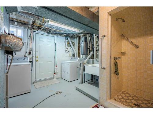 160 Huntwick Way Ne, Calgary, AB - Indoor Photo Showing Laundry Room