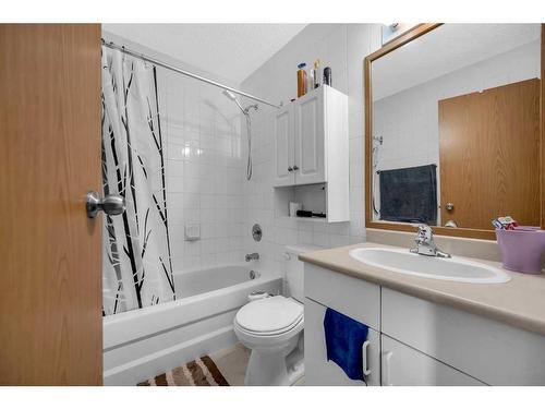 117 Martinpark Way Ne, Calgary, AB - Indoor Photo Showing Bathroom