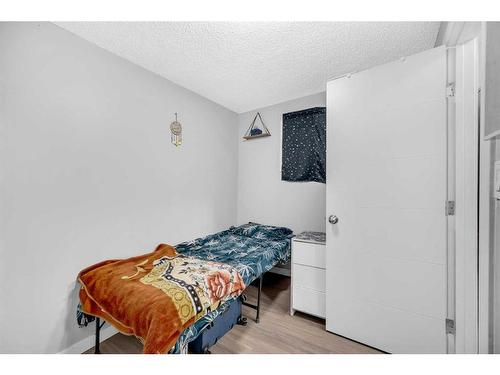 117 Martinpark Way Ne, Calgary, AB - Indoor Photo Showing Bedroom