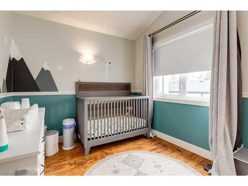 2022 22 Avenue Nw, Calgary, AB - Indoor Photo Showing Bedroom