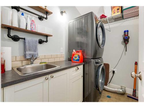 2022 22 Avenue Nw, Calgary, AB - Indoor Photo Showing Laundry Room