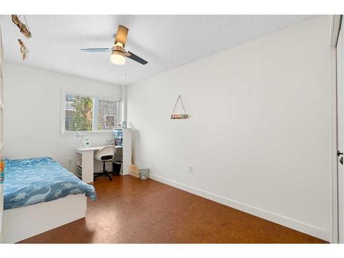 1-715 2 Avenue Nw, Calgary, AB - Indoor Photo Showing Bedroom