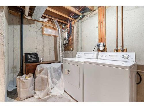 1-715 2 Avenue Nw, Calgary, AB - Indoor Photo Showing Laundry Room