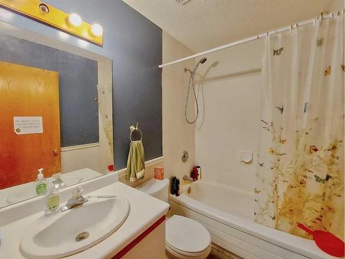 80 Harvest Gold Heights Ne, Calgary, AB - Indoor Photo Showing Bathroom