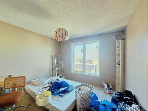 80 Harvest Gold Heights Ne, Calgary, AB - Indoor Photo Showing Bedroom