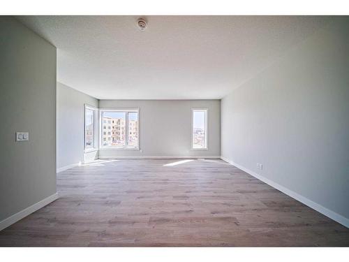 456 Shawnee Square Sw, Calgary, AB - Indoor Photo Showing Other Room