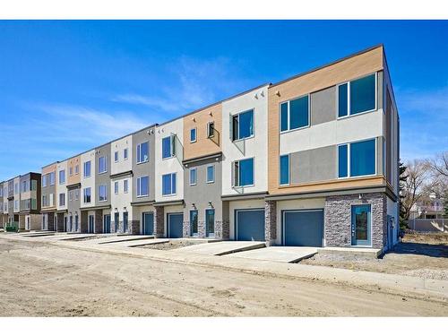 456 Shawnee Square Sw, Calgary, AB - Outdoor With Facade