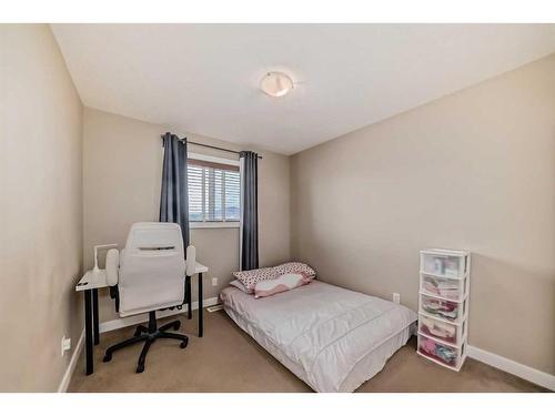 294 Saddlebrook Circle Ne, Calgary, AB - Indoor Photo Showing Bedroom