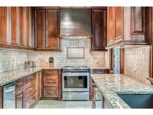 19 Elveden Place Sw, Calgary, AB - Indoor Photo Showing Kitchen With Upgraded Kitchen
