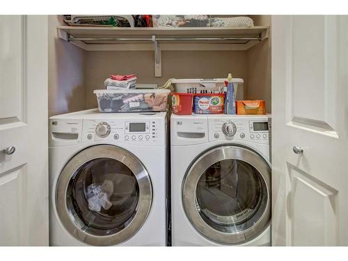 2610 2 Avenue Nw, Calgary, AB - Indoor Photo Showing Laundry Room