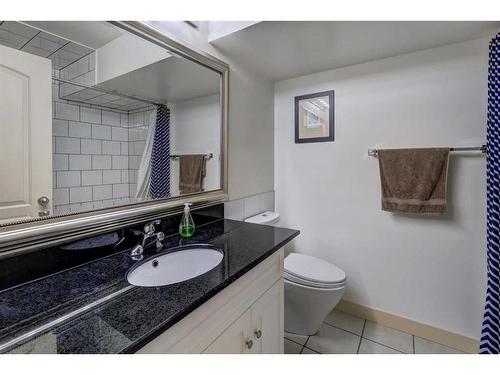2610 2 Avenue Nw, Calgary, AB - Indoor Photo Showing Bathroom