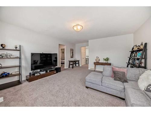 109 Evansridge Place Nw, Calgary, AB - Indoor Photo Showing Living Room