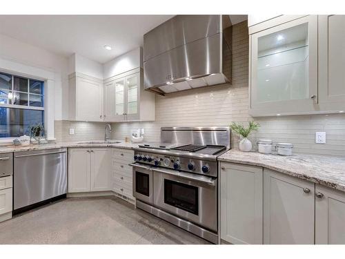 310 40 Avenue Sw, Calgary, AB - Indoor Photo Showing Kitchen With Upgraded Kitchen