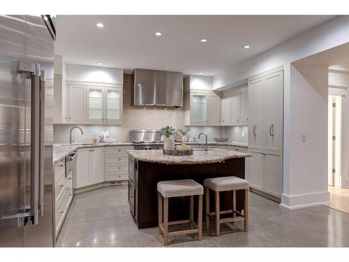 310 40 Avenue Sw, Calgary, AB - Indoor Photo Showing Kitchen With Upgraded Kitchen