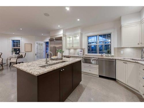 310 40 Avenue Sw, Calgary, AB - Indoor Photo Showing Kitchen