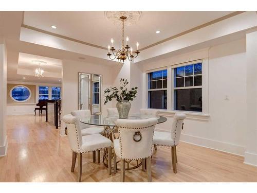 310 40 Avenue Sw, Calgary, AB - Indoor Photo Showing Kitchen With Upgraded Kitchen