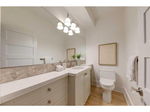 310 40 Avenue Sw, Calgary, AB - Indoor Photo Showing Bathroom