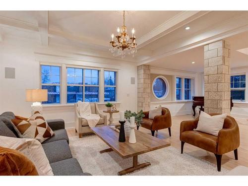 310 40 Avenue Sw, Calgary, AB - Indoor Photo Showing Living Room