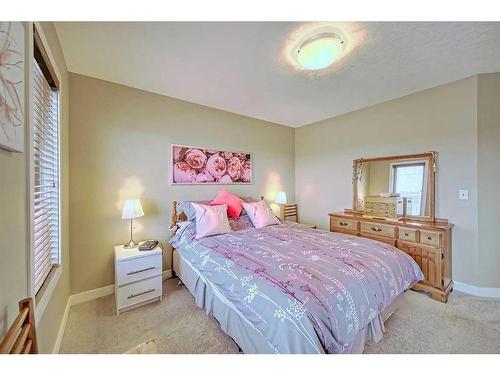 600-413 River Avenue, Cochrane, AB - Indoor Photo Showing Bedroom