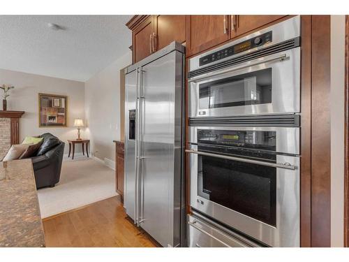 206 Valleyview Court Se, Calgary, AB - Indoor Photo Showing Kitchen With Stainless Steel Kitchen