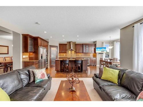 206 Valleyview Court Se, Calgary, AB - Indoor Photo Showing Living Room