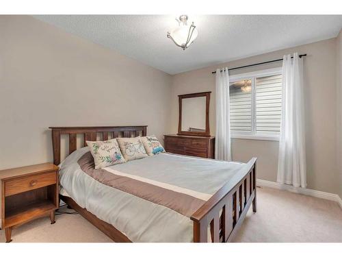 206 Valleyview Court Se, Calgary, AB - Indoor Photo Showing Bedroom