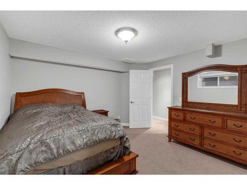 206 Valleyview Court Se, Calgary, AB - Indoor Photo Showing Bedroom