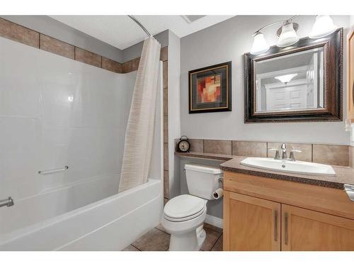 206 Valleyview Court Se, Calgary, AB - Indoor Photo Showing Bathroom