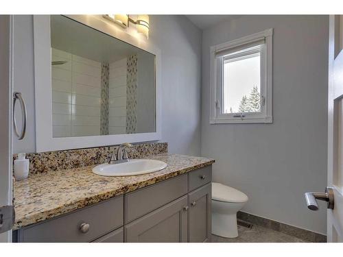 348 Pump Hill Crescent Sw, Calgary, AB - Indoor Photo Showing Bathroom