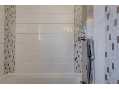 348 Pump Hill Crescent Sw, Calgary, AB - Indoor Photo Showing Bathroom