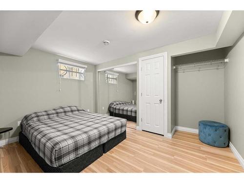 116 54 Avenue Nw, Calgary, AB - Indoor Photo Showing Bedroom