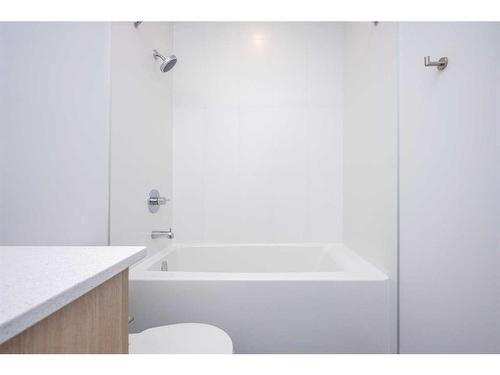 710-1319 14 Avenue Sw, Calgary, AB - Indoor Photo Showing Bathroom