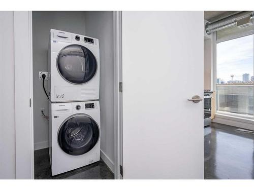 710-1319 14 Avenue Sw, Calgary, AB - Indoor Photo Showing Laundry Room