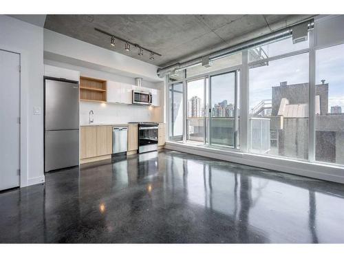710-1319 14 Avenue Sw, Calgary, AB - Indoor Photo Showing Kitchen With Stainless Steel Kitchen