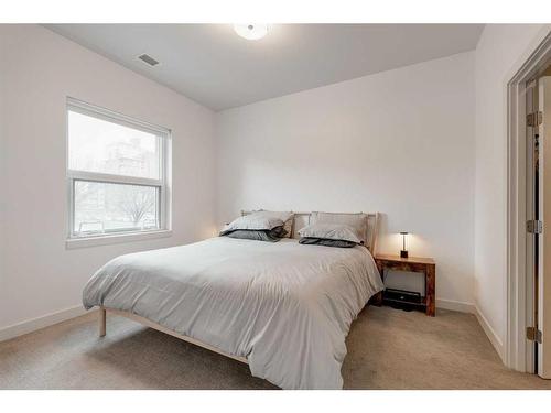 106-303 13 Avenue Sw, Calgary, AB - Indoor Photo Showing Bedroom