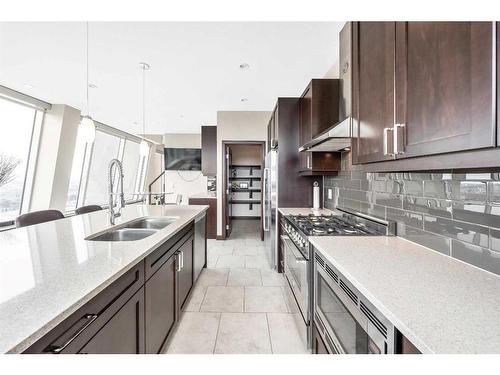3205-211 13 Avenue Se, Calgary, AB - Indoor Photo Showing Kitchen With Double Sink With Upgraded Kitchen