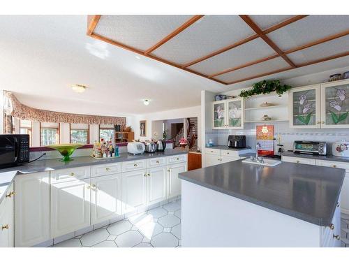 243022 Westbluff Road Sw, Rural Rocky View County, AB - Indoor Photo Showing Kitchen