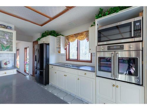 243022 Westbluff Road Sw, Rural Rocky View County, AB - Indoor Photo Showing Kitchen