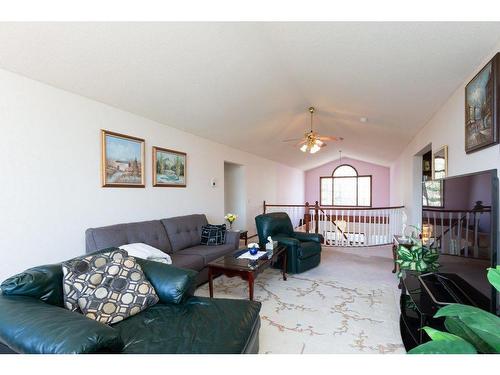 243022 Westbluff Road Sw, Rural Rocky View County, AB - Indoor Photo Showing Living Room