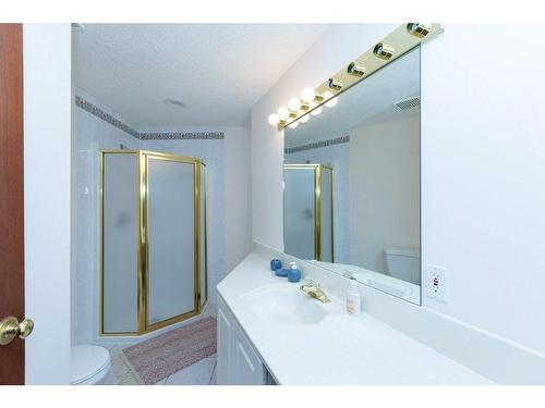 243022 Westbluff Road Sw, Rural Rocky View County, AB - Indoor Photo Showing Bathroom