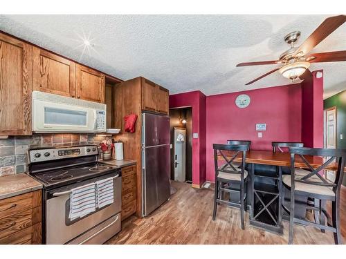3431 32A Avenue Se, Calgary, AB - Indoor Photo Showing Kitchen