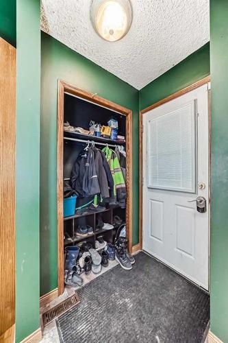 3431 32A Avenue Se, Calgary, AB - Indoor Photo Showing Other Room